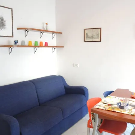 Beachside Flat With Balcony شقة بيبيوني