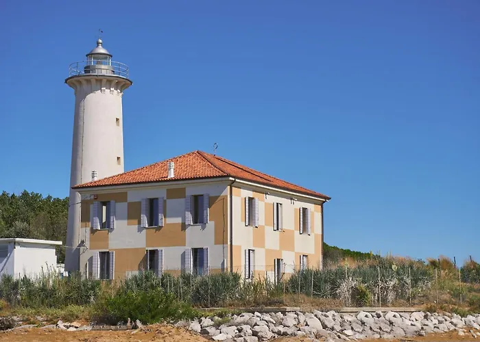 Beachside Flat With Balcony شقة *