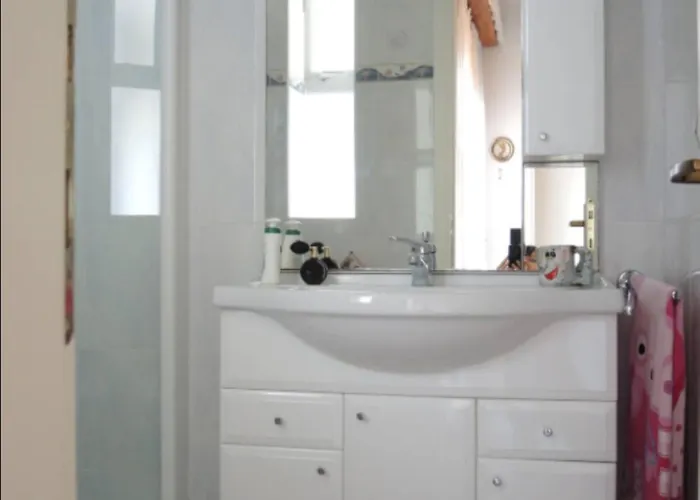 Beachside Flat With Balcony شقة بيبيوني