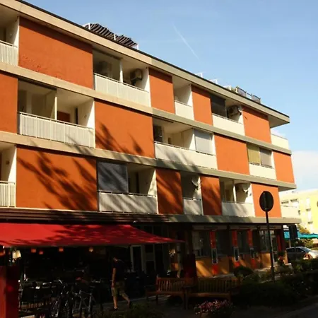 Beachside Flat With Balcony Apartamento